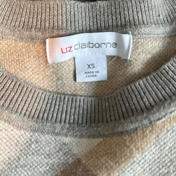 Liz Claiborne Plaid Sweater - Picture 6 of 7